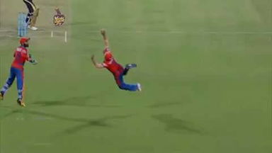 M38: KKR vs GL – Freecharge Bolt  Moment – Suresh Raina