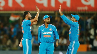 2 in 2: Prasidh Krishna removes Short, Smith off consecutive balls