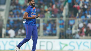 TIMBER - Mohammed Siraj's magical delivery to get Hasaranga