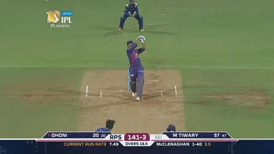 Q1: MI vs RPS – MS Dhoni Six