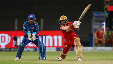 4-4-6: Mayank Agarwal takes on M Ashwin