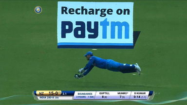 Delivery-Dhoni-Dive