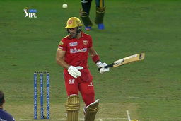 Bizarre: Markram lands ball on helmet
