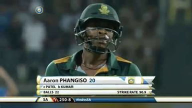 4TH ODI: IND vs SA – Aaron Phangiso Wicket