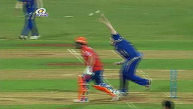 M9: MI vs GL – Suresh Raina Wicket