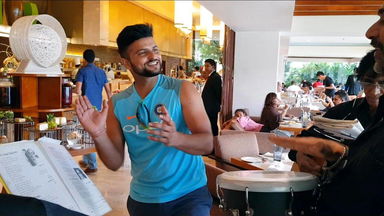 Suresh Raina sings a Kishore Kumar classic