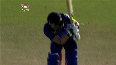 M8: SCO vs OT –  Brendon McCullum lbw b Paris