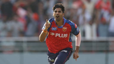 Golden Arm Shashank Singh dismisses Abhishek-Head in one over