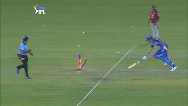 Ash's one-handed bullet run-out