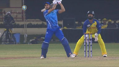 New balls please, courtesy Manish Pandey