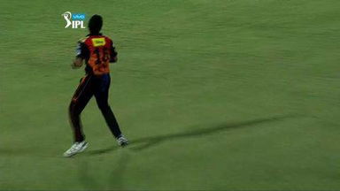 M15: GL vs SRH – Dinesh Karthik Wicket