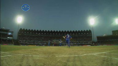 M44: RR vs MI – Brad Hodge Wicket