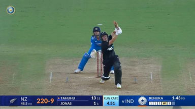 IND-W vs NZ-W 2024, 3rd ODI: Lea Tahuhu Six