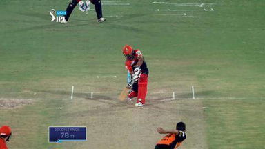 M27: SRH vs RCB – Kedar Jadhav Six