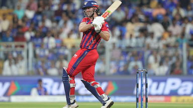 Mitchell Marsh flexes his muscles with 44(25)