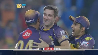 Chris Woakes wreaks havoc to scar RCB