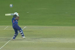 1 over, 3 fours - Rishabh takes on Pollard