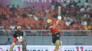 Stoinis' fighting knock of 26(17)