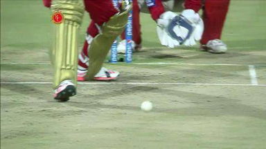 M40: RCB vs KXIP – You have to be at the stands to claim that one Maxwell