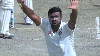 India VS NZ 2016, 1st Test day 4 - Tom Latham Wicket