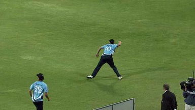 Q2: AA vs SIA –  Ali Khan run out (Vincent/Hopkins)