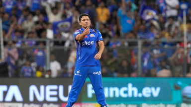 2 Huge Wickets! Experienced Chawla at work