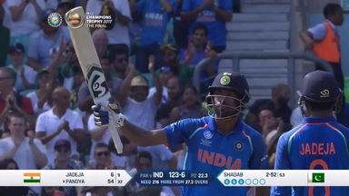 Hardik Pandya bludgeons 76 (43)