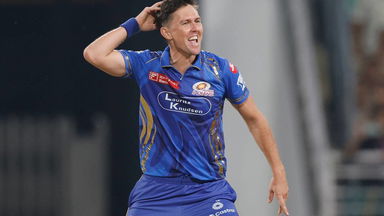 1st over - 0.4 - Gill LBW: Boult doing Boult things
