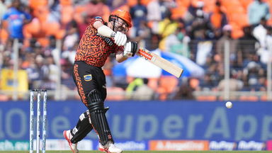 4 & 4: Travis Head up and away in style
