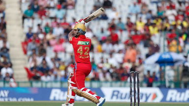 4 & 4: Shikhar Dhawan gets into groove with consecutive fours
