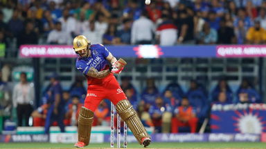 Innovative! Faf du Plessis unfurls fabulous scoop into the stands