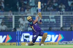 Composed Manish Pandey holds the fort with 45(33)