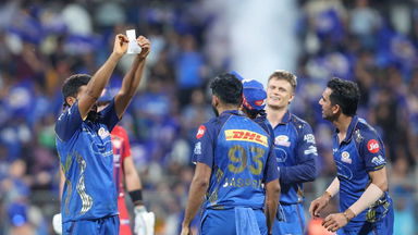 Raghu's Maiden IPL Wicket! Watch out for the celebration