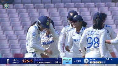 Bizarre Dismissal ft. Smriti Mandhana, Deepti Sharma & Amy Jones
