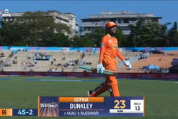 M17 - GG vs UPW: Sophia Dunkley Wicket