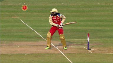 M31: RCB vs PWI – Chris Gayle Six