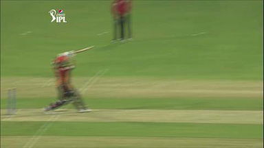 M36: SRH vs MI –  Aaron Finch Wicket