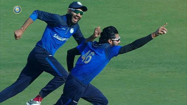 Vijay Hazare Trophy 2022: Mankad takes one handed stunner