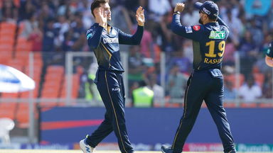 Outfoxed! Noor cleans up Head with a beautiful wrong'un