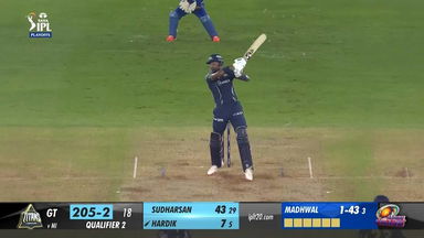 Q2: GT vs MI – Hardik Pandya Six