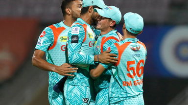 Catch marvel: de Kock flies and takes a stunner