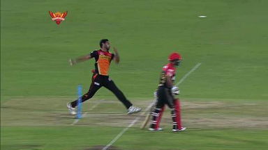 M27: SRH vs RCB – Parvez Rasool Wicket