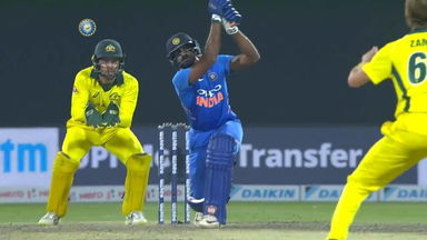 IND vs AUS 2019, 5th ODI: Vijay Shankar Six