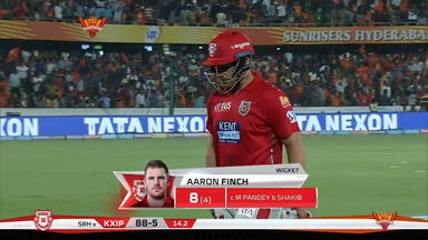 M25: SRH vs KXIP –  Aaron Finch Wicket