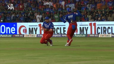 Brilliant Judgment! Karn Sharma's excellent running catch