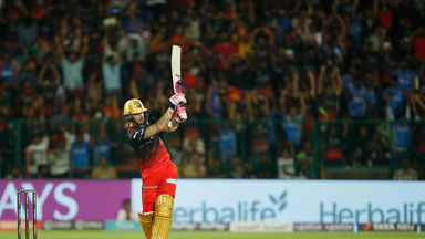 6 & 6: Faf du Plessis gets to his fifty in style