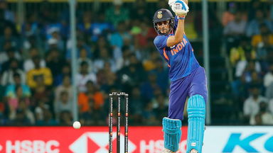 4 & 4: Gill hits cracking fours off Starc