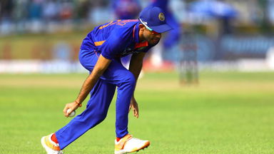 Ravi Bishnoi keeps calm and takes a juggling catch