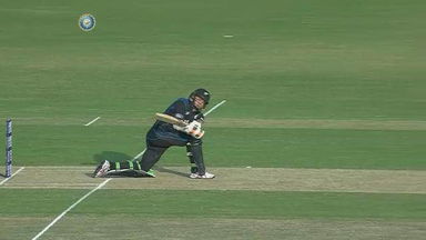 IND vs NZ 2016, 1st ODI: Tom Latham Six