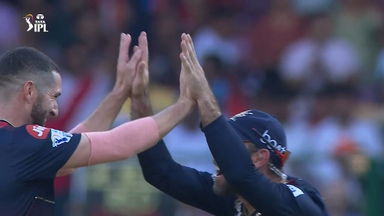 M20: RCB vs DC – Fall of Wickets